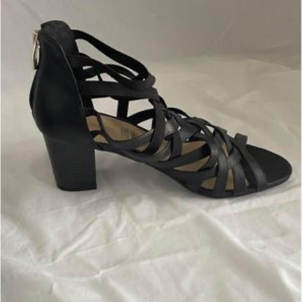 Liz Claiborne deidra strappy heels size 10m